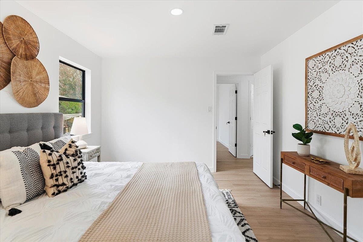 1109 Arcadia Ave Austin, TX 78757 - Thumbnail 4