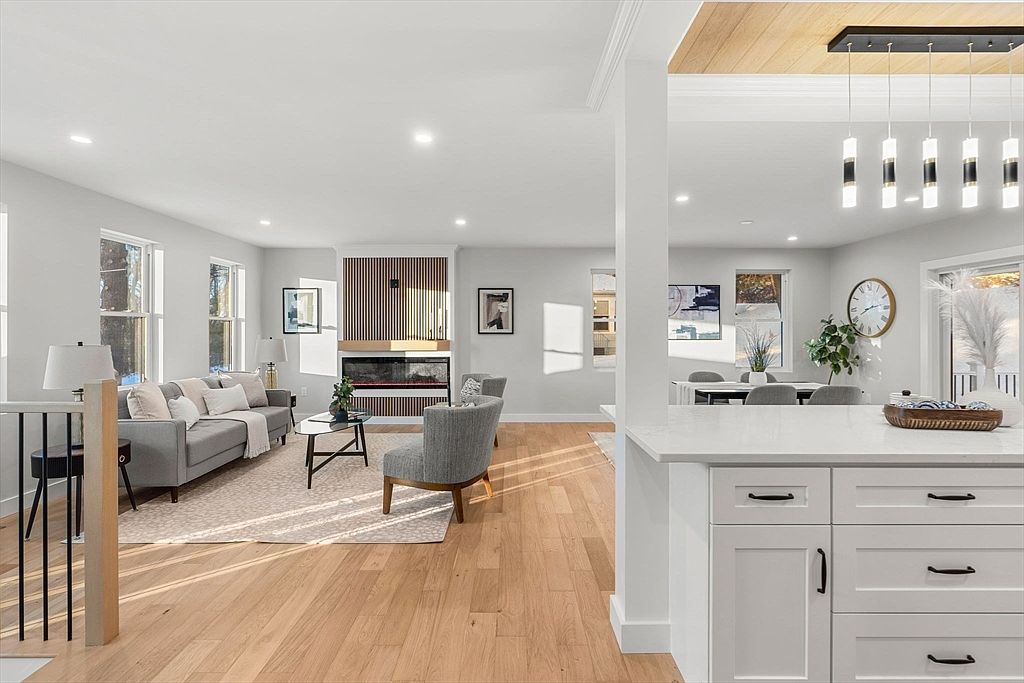 67 Hood Rd Tewksbury, MA 01876 - Thumbnail 4