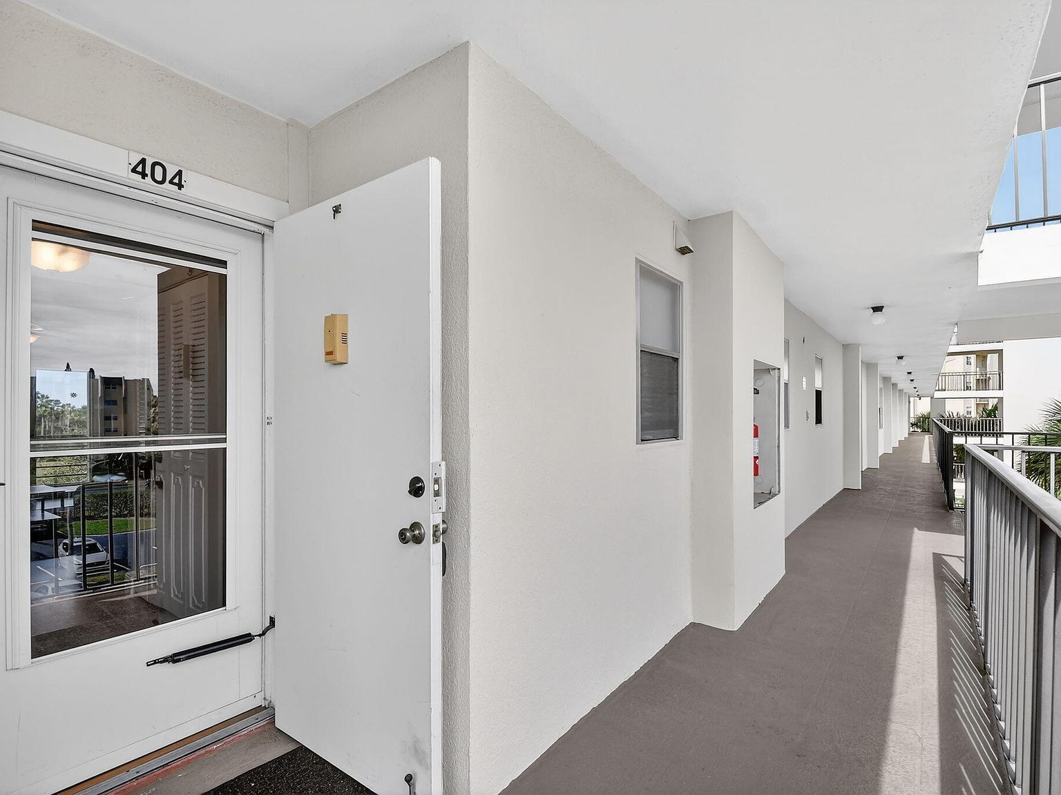 3871 Via Poinciana APT 404 Lake Worth, FL 33467 - Thumbnail 4