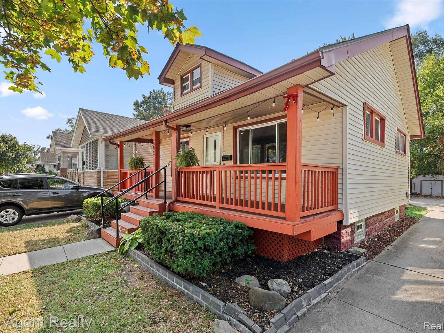 243 Edgewood Pl Ferndale, MI 48220 - Thumbnail 4