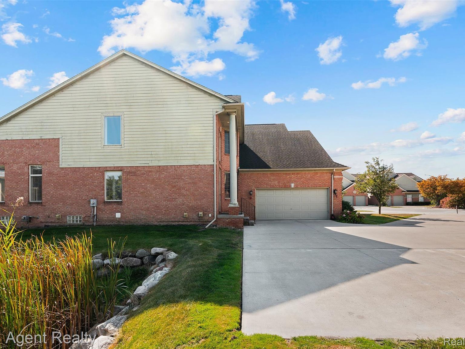 1066 Lorenzo Ct Troy, MI 48085 - Thumbnail 4