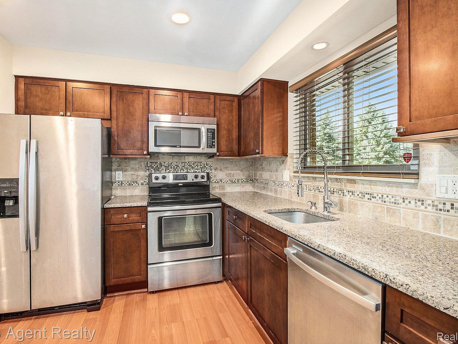 3990 Old Creek Rd Troy, MI 48084 - Thumbnail 4