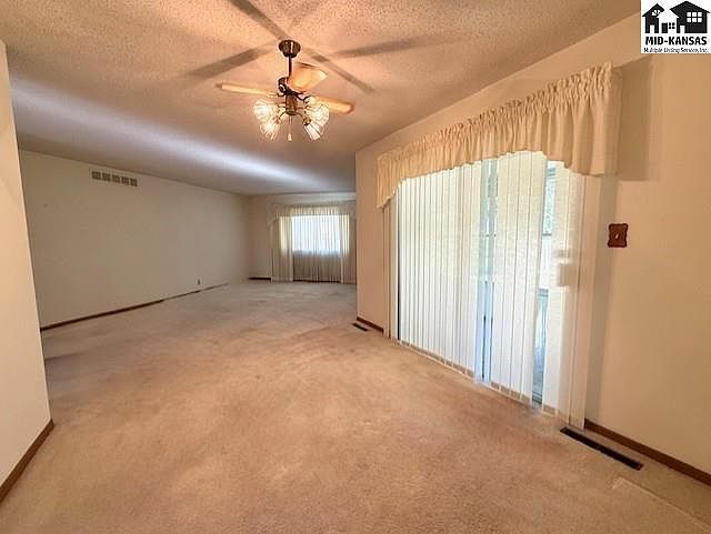 3102 Princeton Dr Hutchinson, KS 67502 - Thumbnail 4