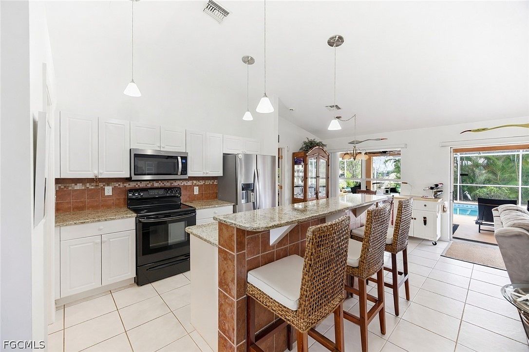 2308 NW 14th Ln Cape Coral, FL 33993 - Thumbnail 4