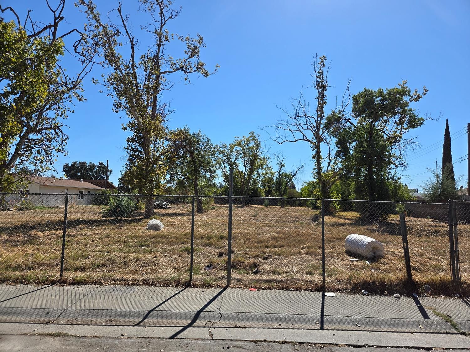 2740 29th Ave Sacramento, CA 95820 - Thumbnail 4