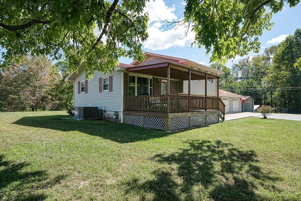 886 Drake And Shockley St Spencer, TN 38585 - Thumbnail 4