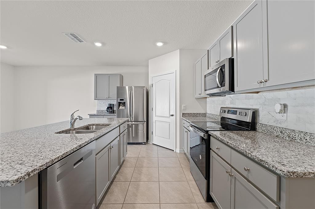 571 Tanaro Ln Haines City, FL 33844 - Thumbnail 4