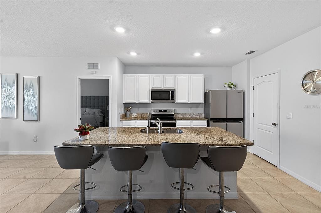 943 Brooklet Dr Davenport, FL 33837 - Thumbnail 4