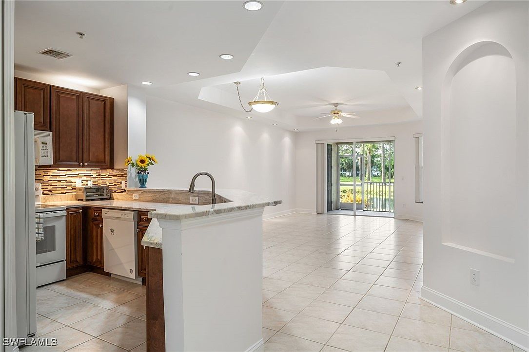 15250 Riverbend Blvd APT 101 North Fort Myers, FL 33917 - Thumbnail 4