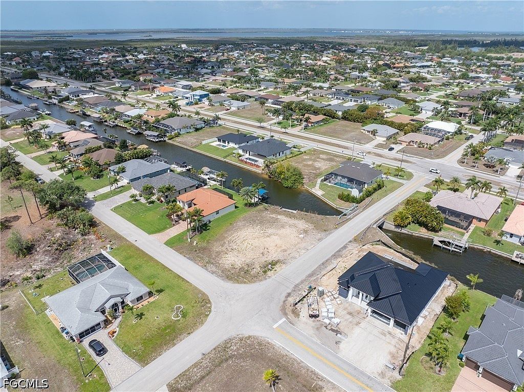 2581 SW 28th Ter Cape Coral, FL 33914 - Thumbnail 4