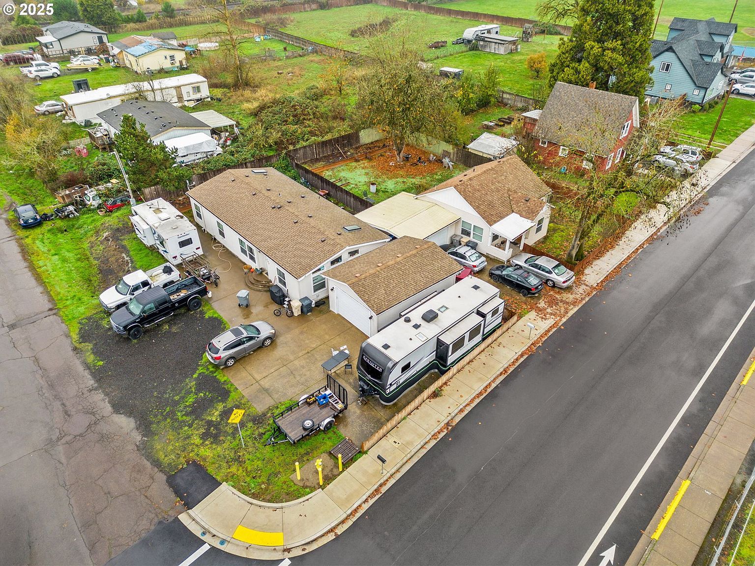 370 S 6th St Harrisburg, OR 97446 - Thumbnail 4