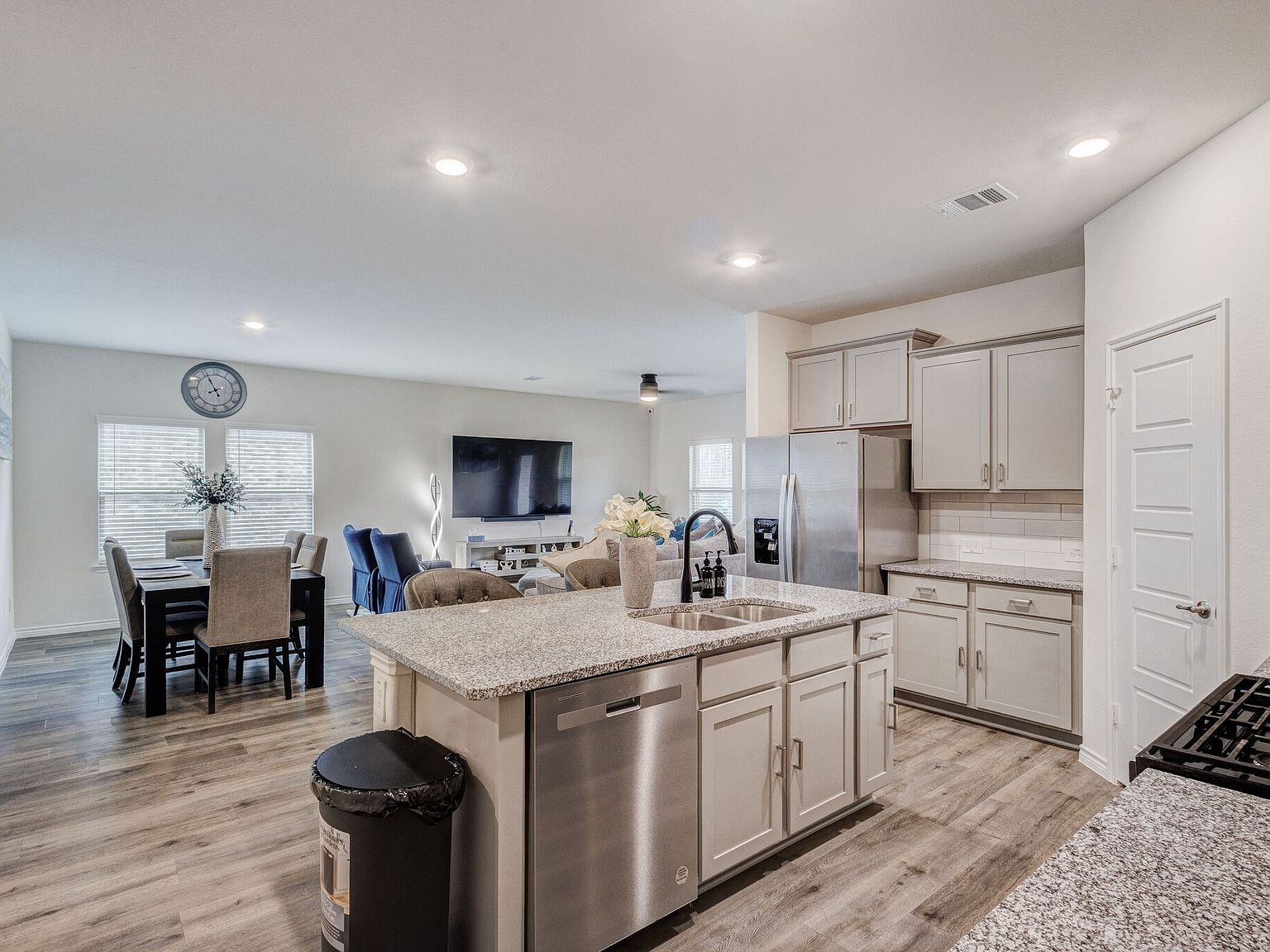 10305 Plumlee Ln Aubrey, TX 76227 - Thumbnail 4