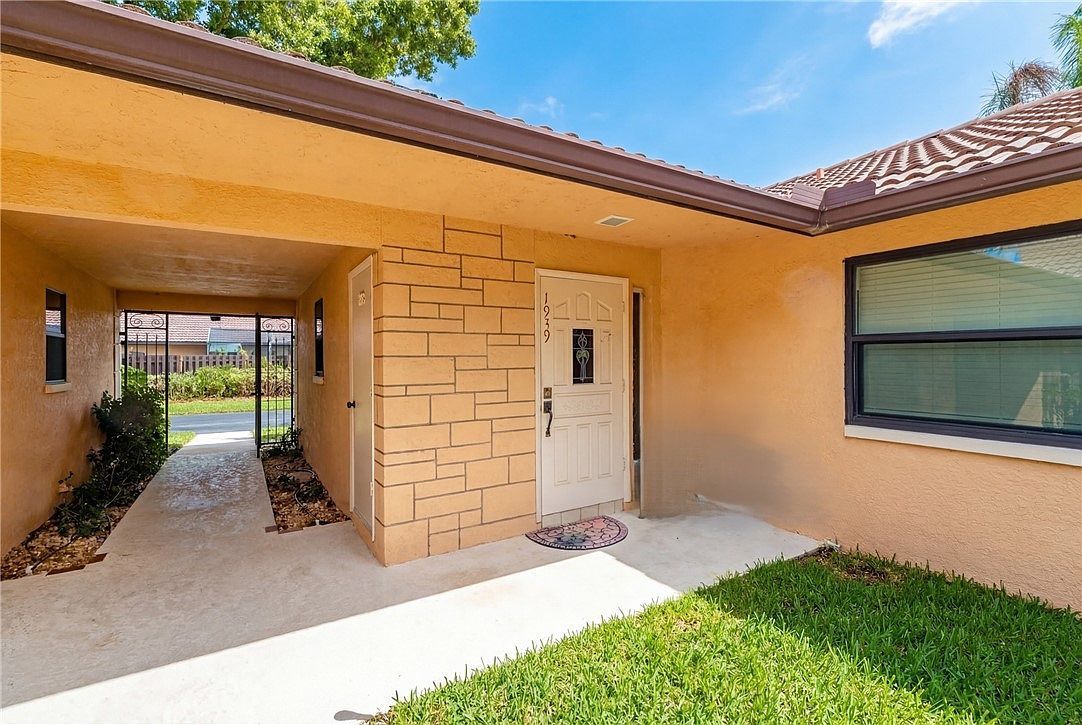 1939 77th Dr #2B Vero Beach, FL 32966 - Thumbnail 4