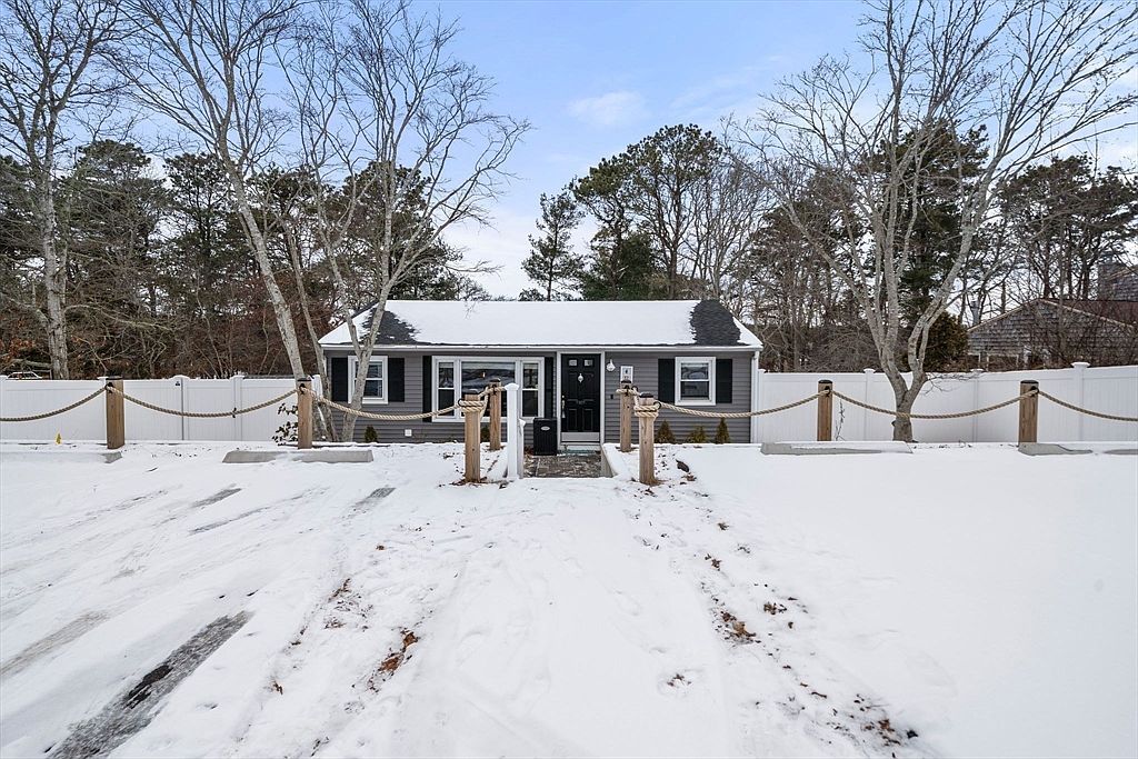 4 Leisure Ln Wareham, MA 02571 - Thumbnail 4