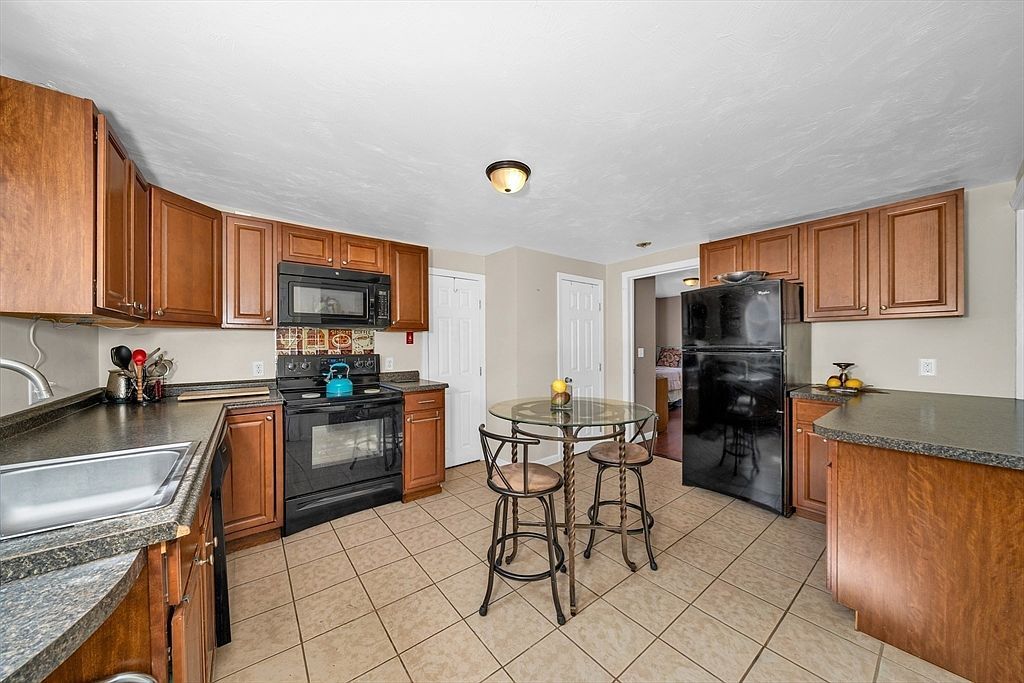 107 Apsley St Hudson, MA 01749 - Thumbnail 4