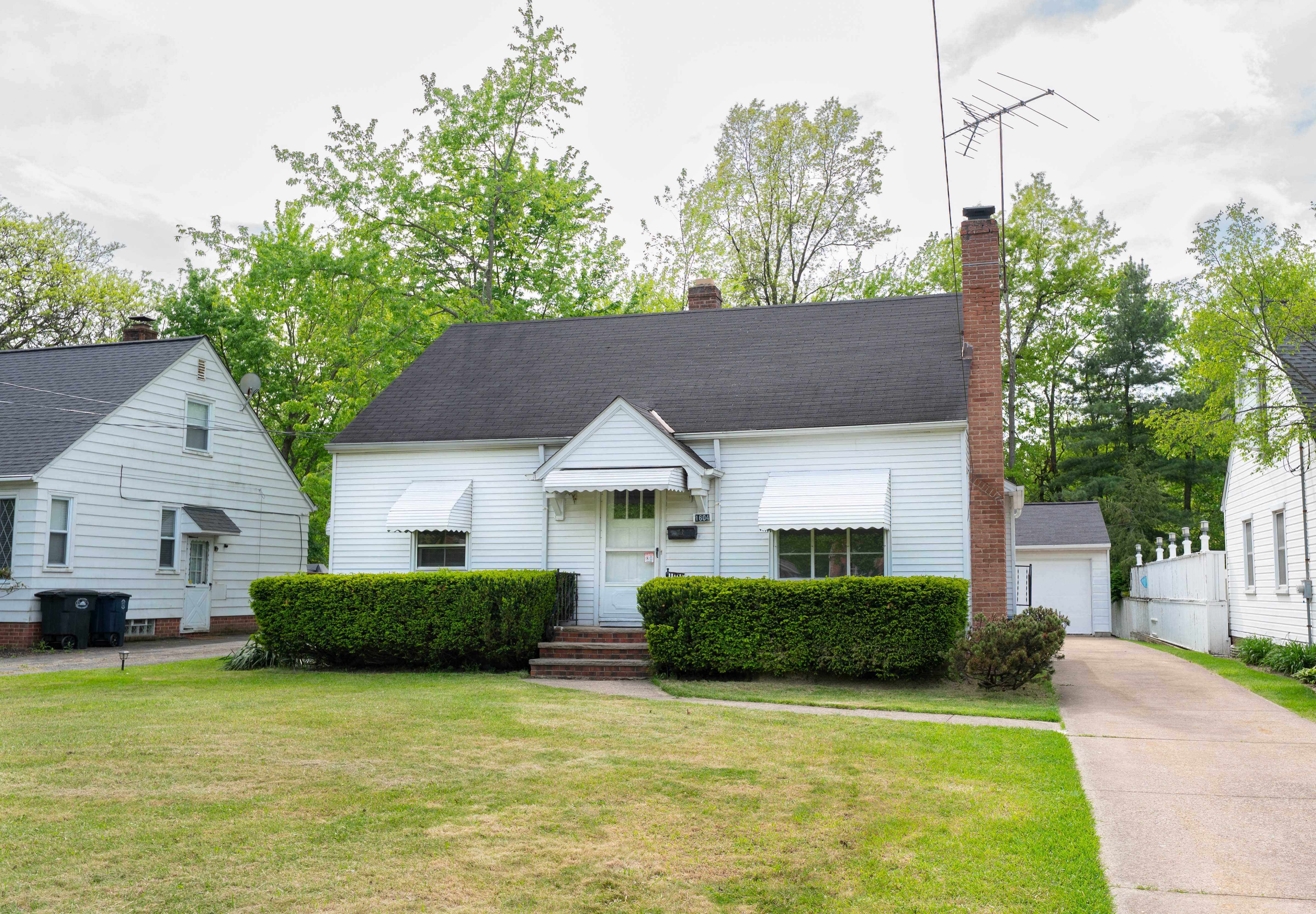 1604 Edgefield Road, Lyndhurst, OH, USA, 44124 - Thumbnail 3