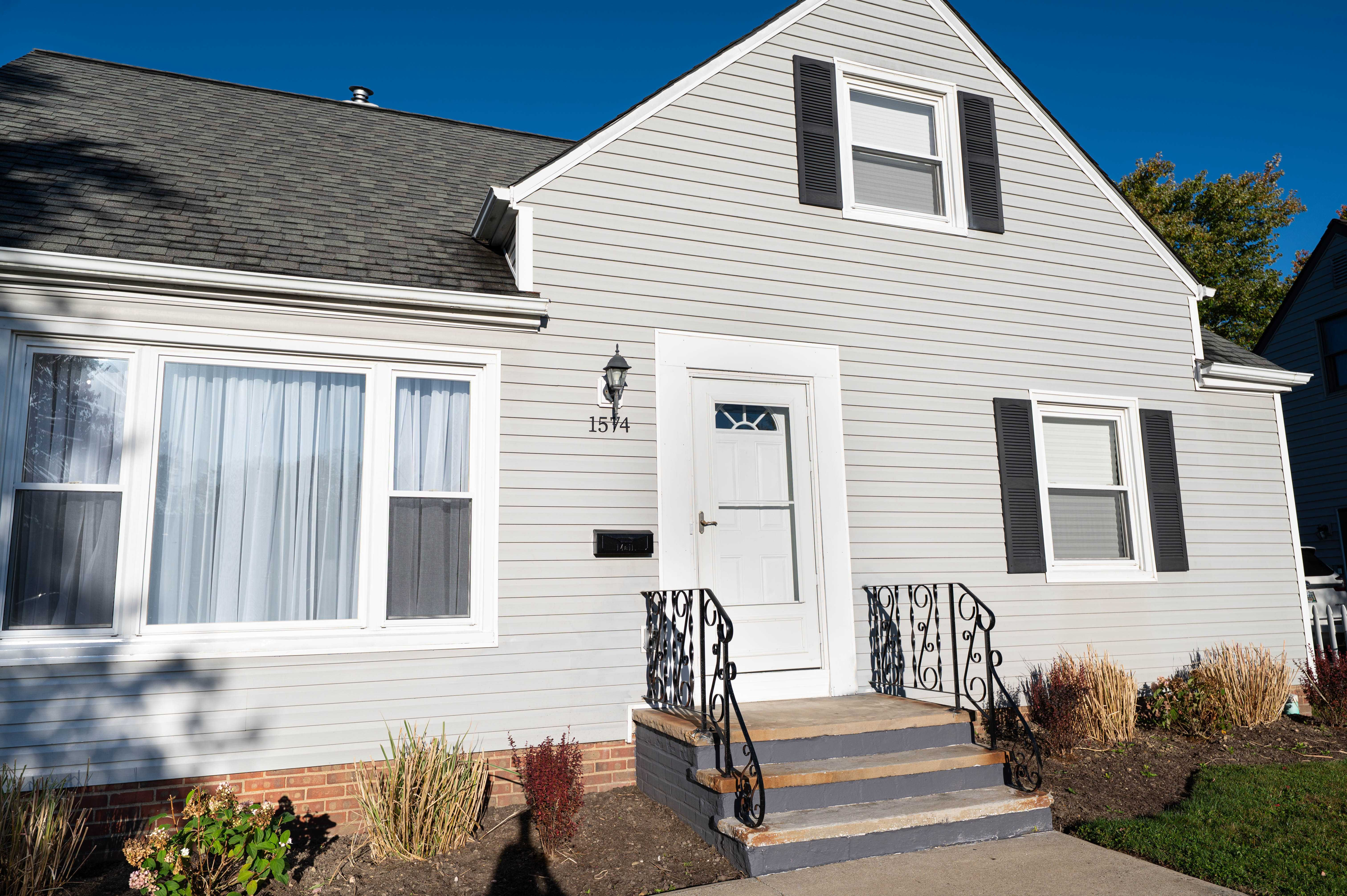 1574 Hawthorne Drive, Mayfield Heights, OH, USA, 44124 - Thumbnail 4