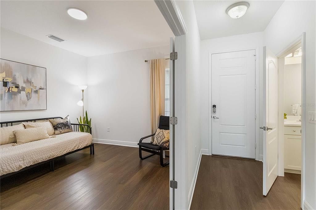 10109 Canaveral Cir Sarasota, FL 34241 - Thumbnail 4