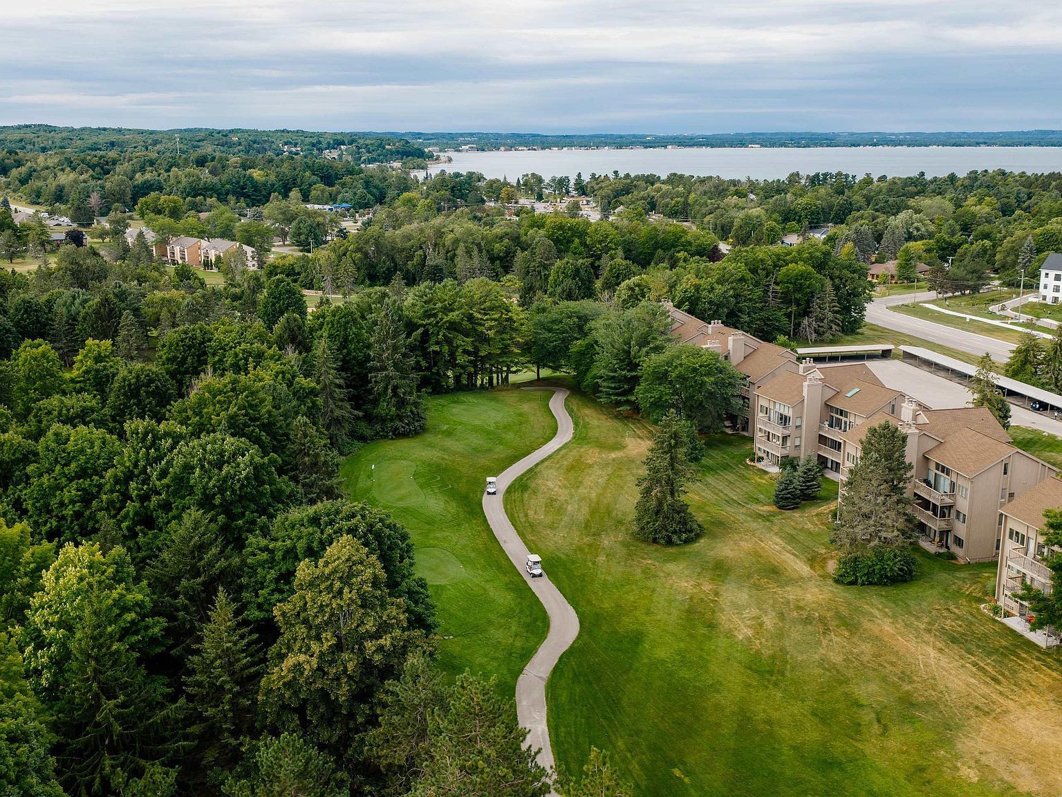 5558 Golfview Ct Williamsburg, MI 49690 - Thumbnail 4