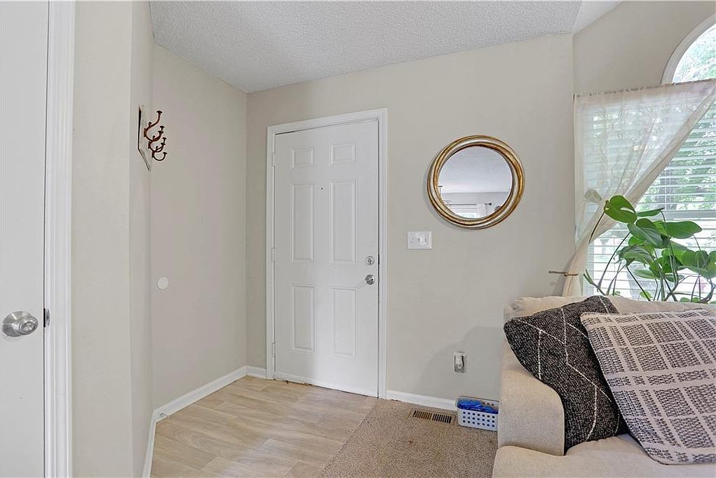 7903 Spring Valley Rd Belton, MO 64012 - Thumbnail 4