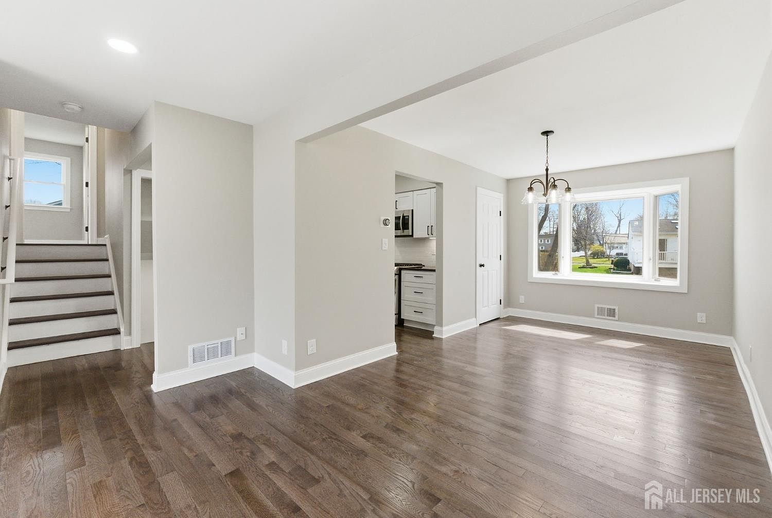 215 Oak Manor Pkwy South Plainfield, NJ 07080 - Thumbnail 4