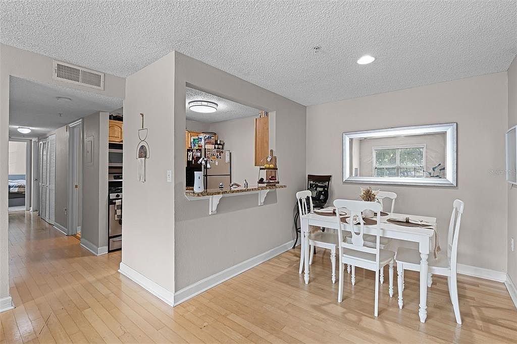 2053 Dixie Belle Dr APT E Orlando, FL 32812 - Thumbnail 4