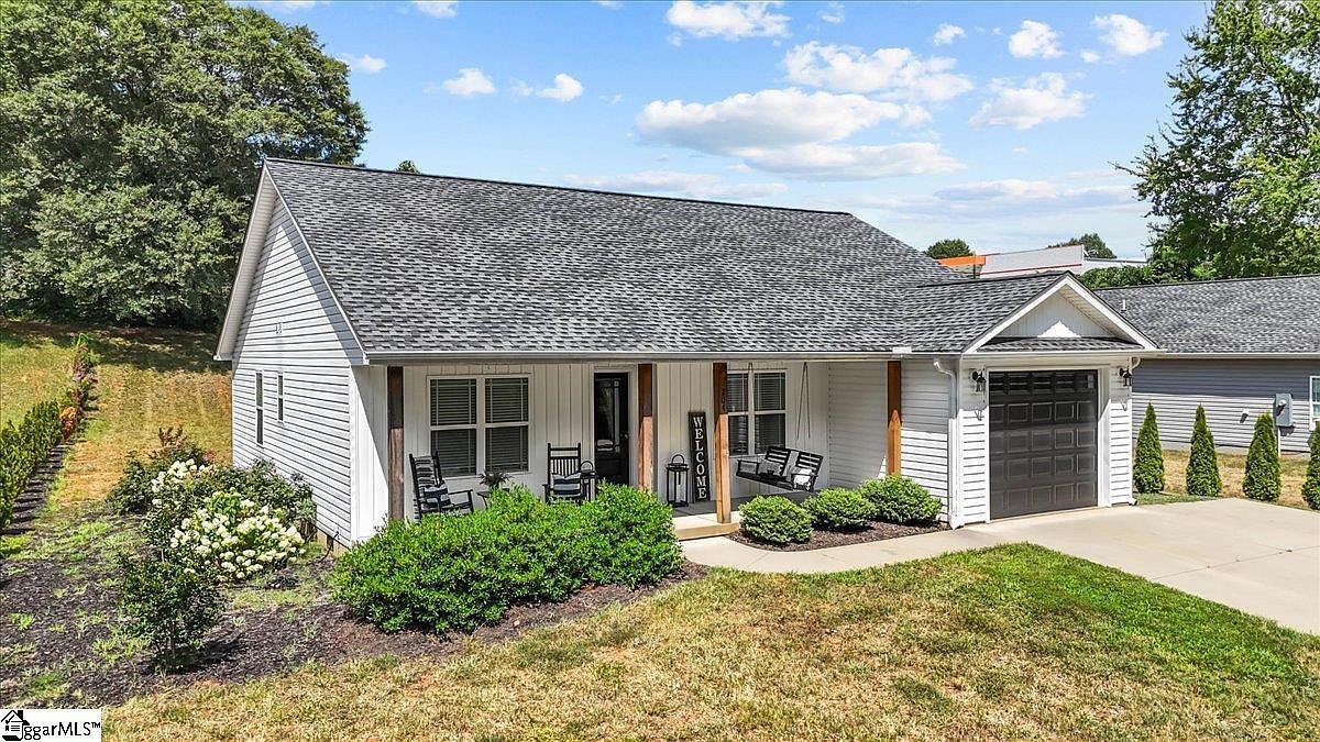 204 N Randolph Ave Landrum, SC 29356 - Thumbnail 4