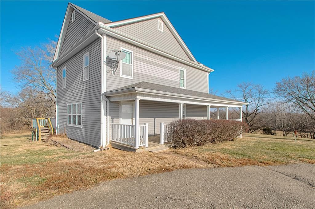 1261 SE Mill St Dearborn, MO 64439 - Thumbnail 4