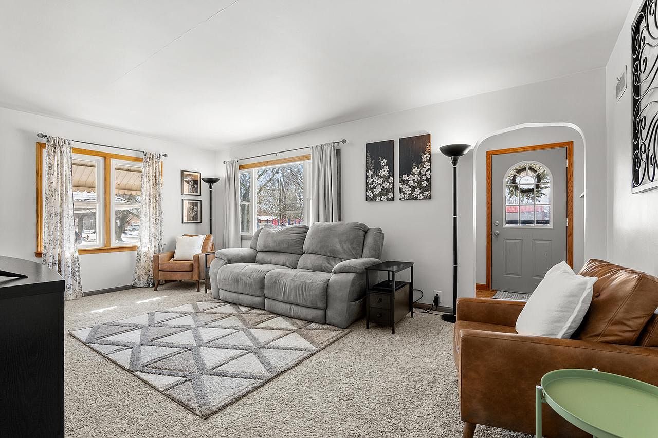 631 S 32nd St Manitowoc, WI 54220 - Thumbnail 4