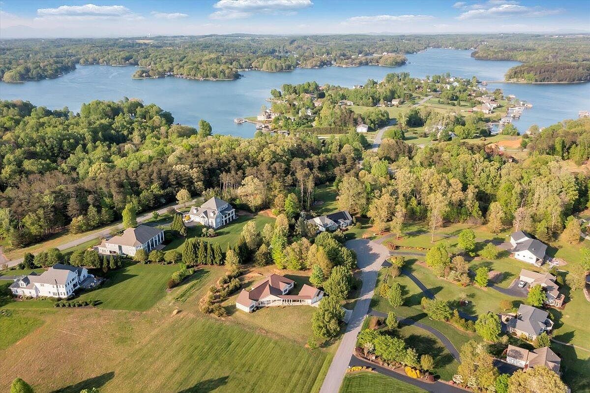 537 Calypso Rd Moneta, VA 24121 - Thumbnail 4