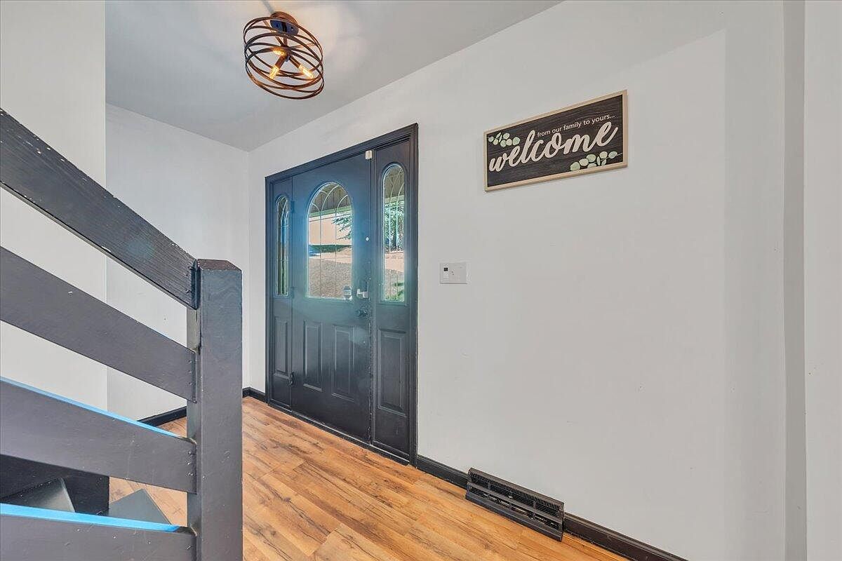 709 Forest Lawn Dr Moneta, VA 24121 - Thumbnail 4