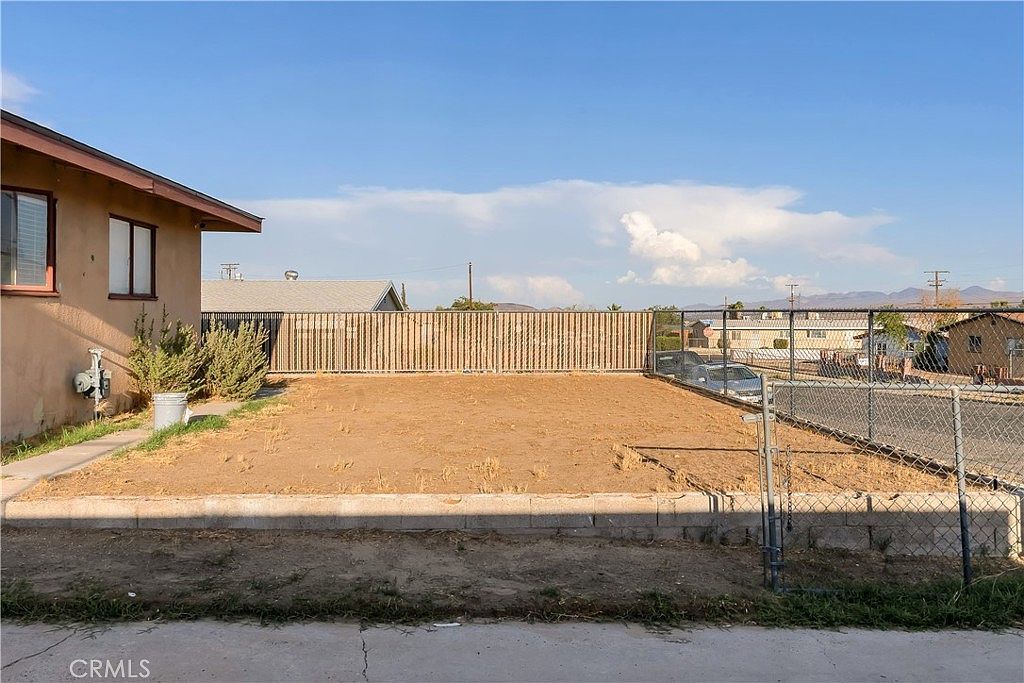 937 E Elizabeth St Barstow, CA 92311 - Thumbnail 4