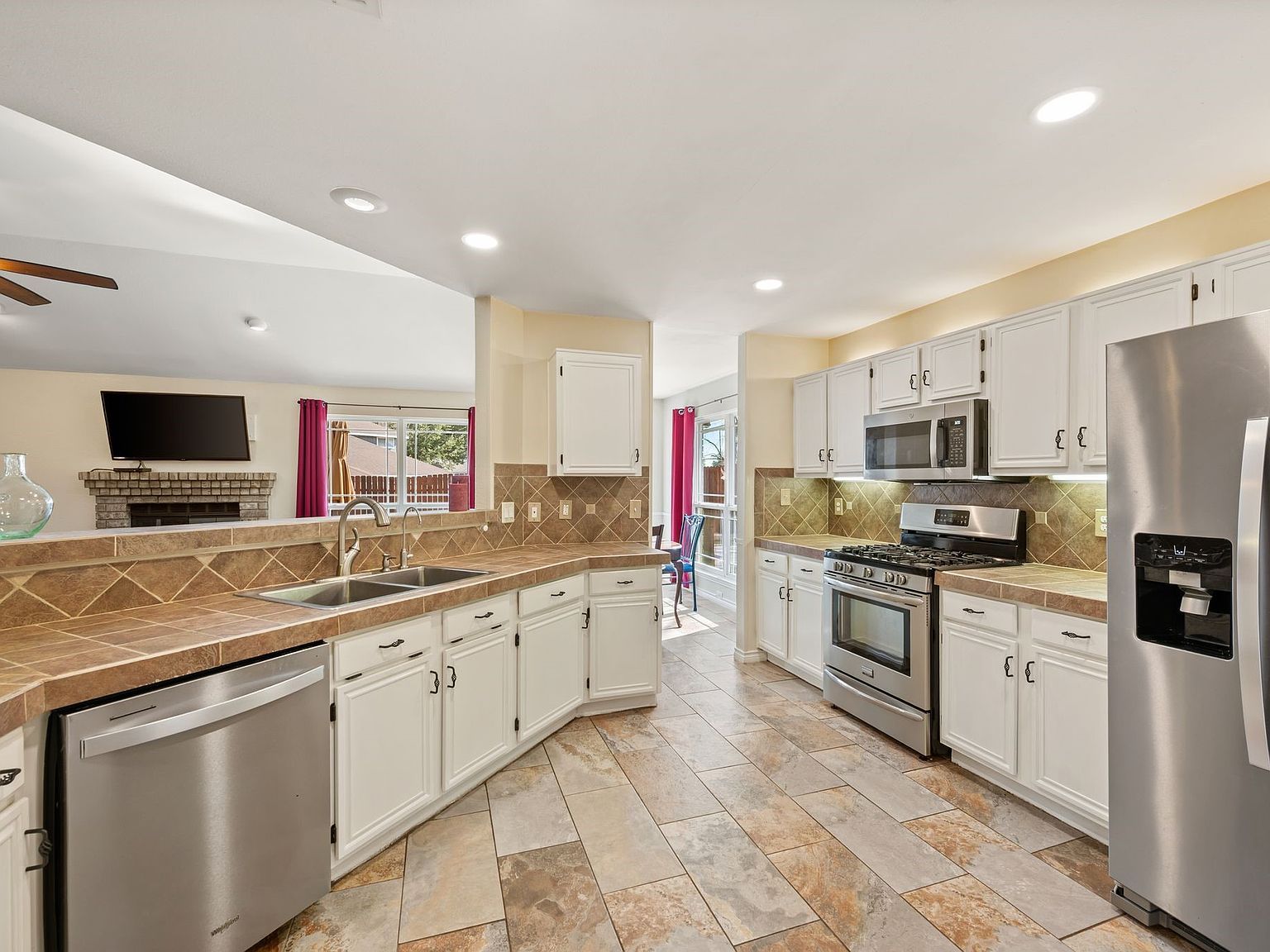 2845 White Oak Dr Grand Prairie, TX 75052 - Thumbnail 4