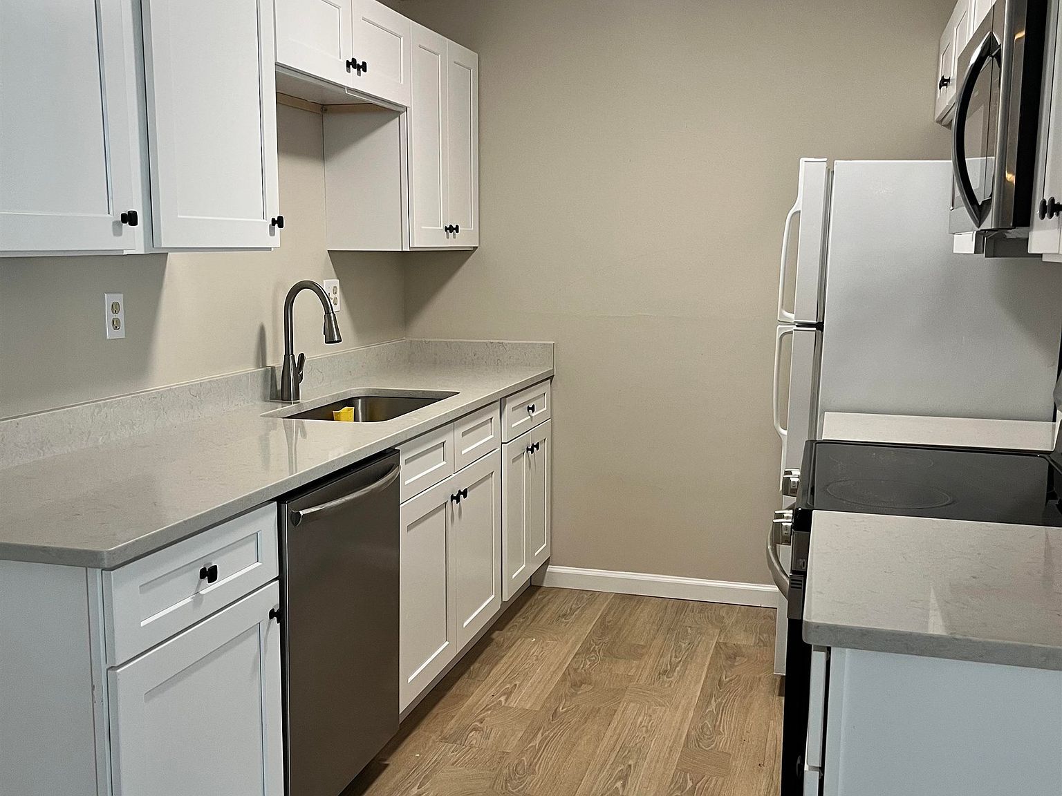 11 Blackstone Dr APT 1136 Nashua, NH 03063 - Thumbnail 4