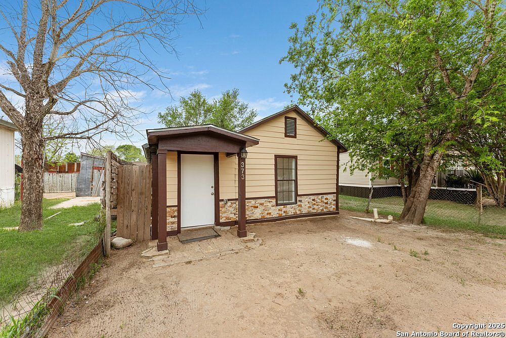 373 Avenue I Poteet, TX 78065 - Thumbnail 4