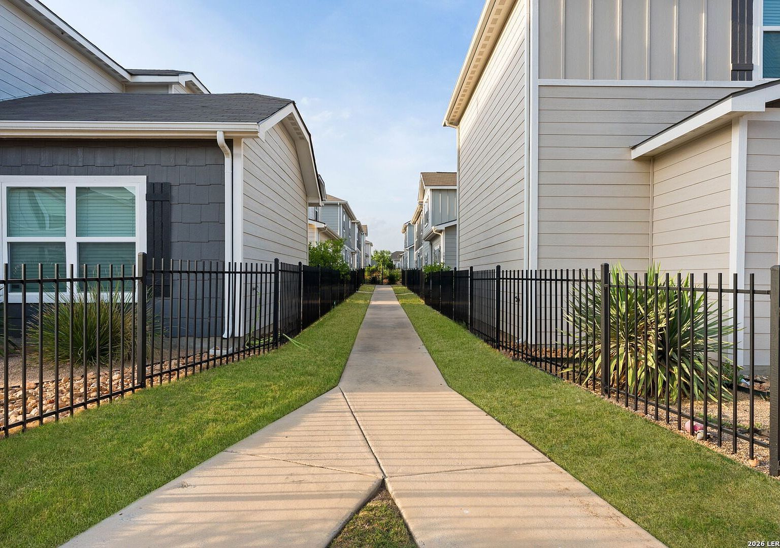 10811 Emerick St San Antonio, TX 78252 - Thumbnail 4