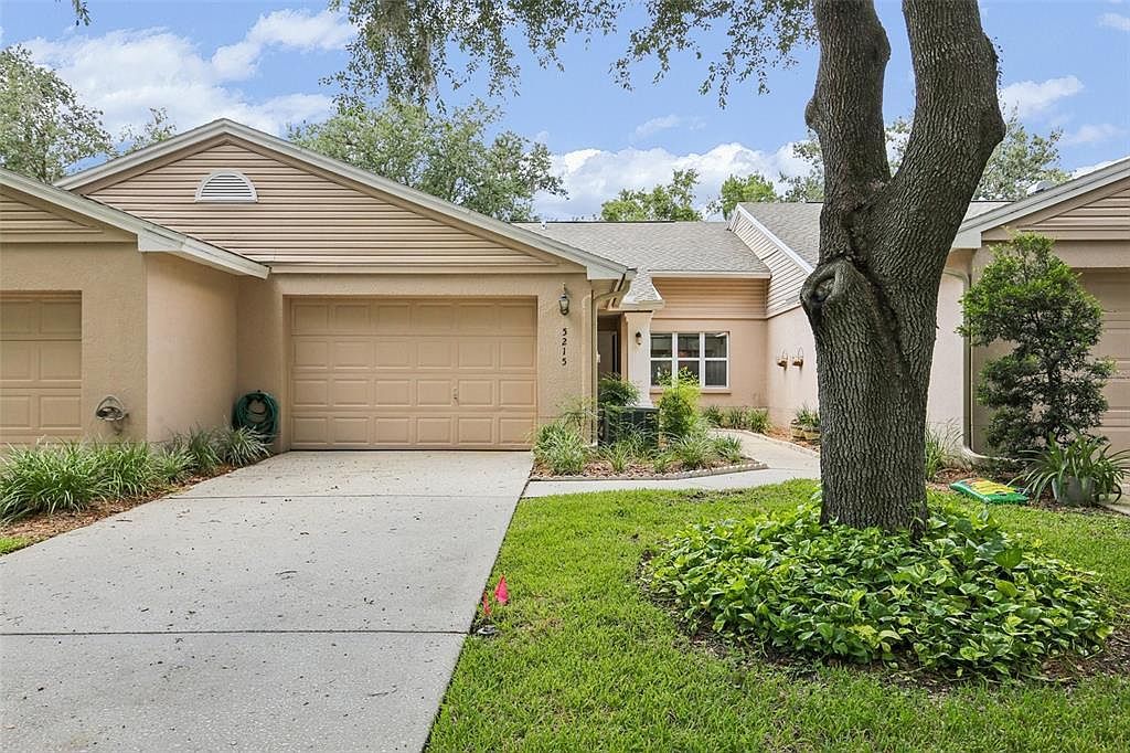 5215 Lochmead Ter Zephyrhills, FL 33541 - Thumbnail 4