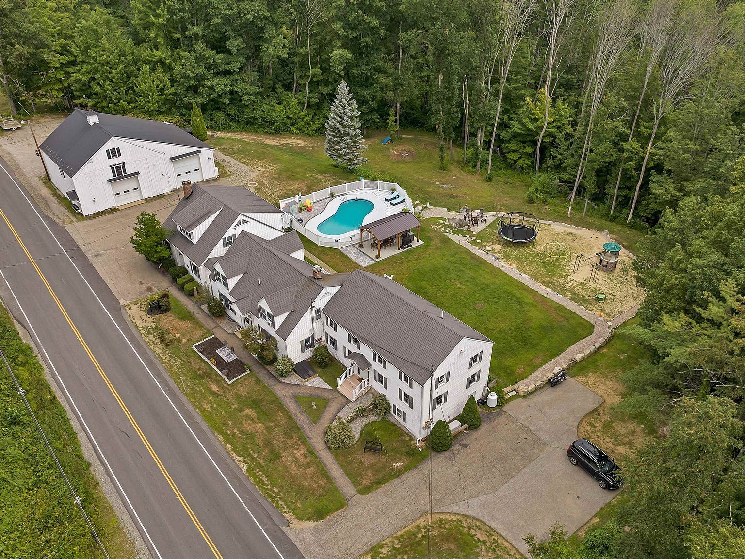 1416 Mount Major Hwy Alton Bay, NH 03810 - Thumbnail 4