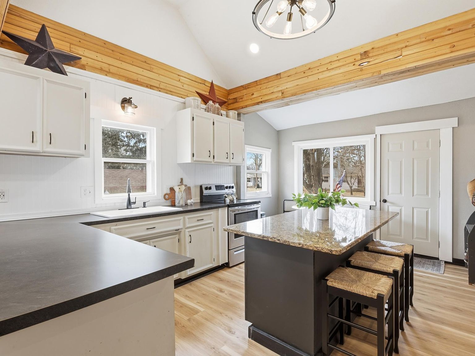 250 W 4th St New Richmond, WI 54017 - Thumbnail 4