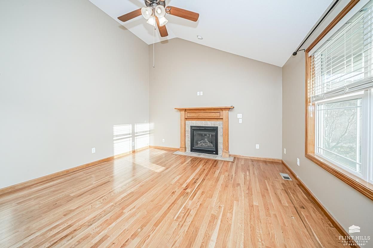 1929 Katie Rose Trl Junction City, KS 66441 - Thumbnail 4