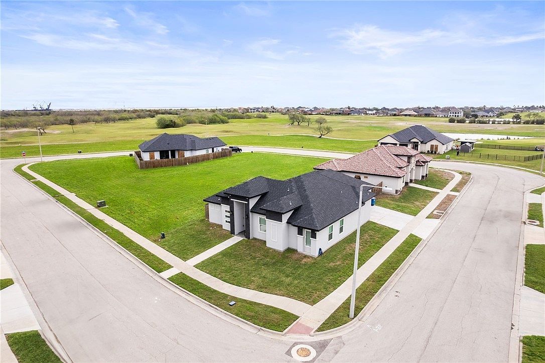 102 Prestwick Dr Portland, TX 78374 - Thumbnail 4