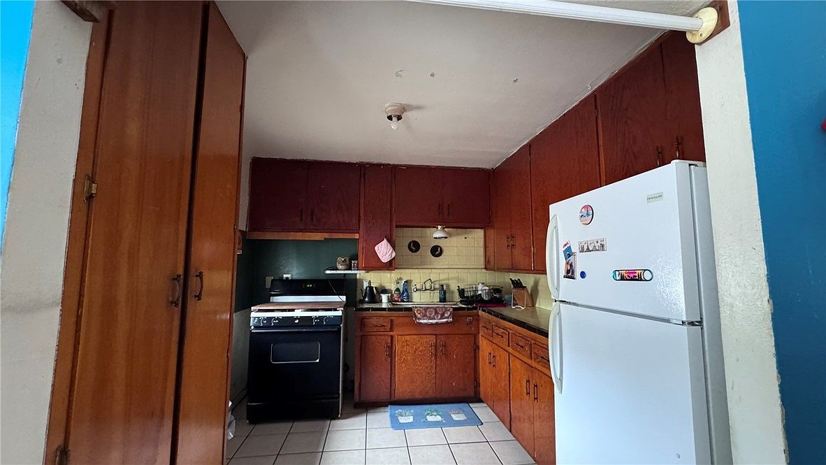 523 Frances St Kingsville, TX 78363 - Thumbnail 4