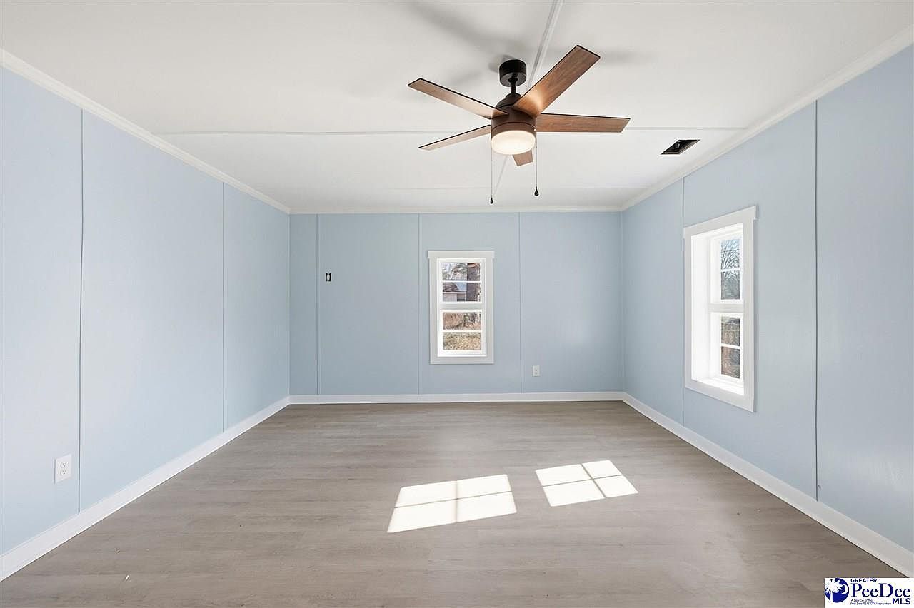 311 Barnes St Mullins, SC 29574 - Thumbnail 4