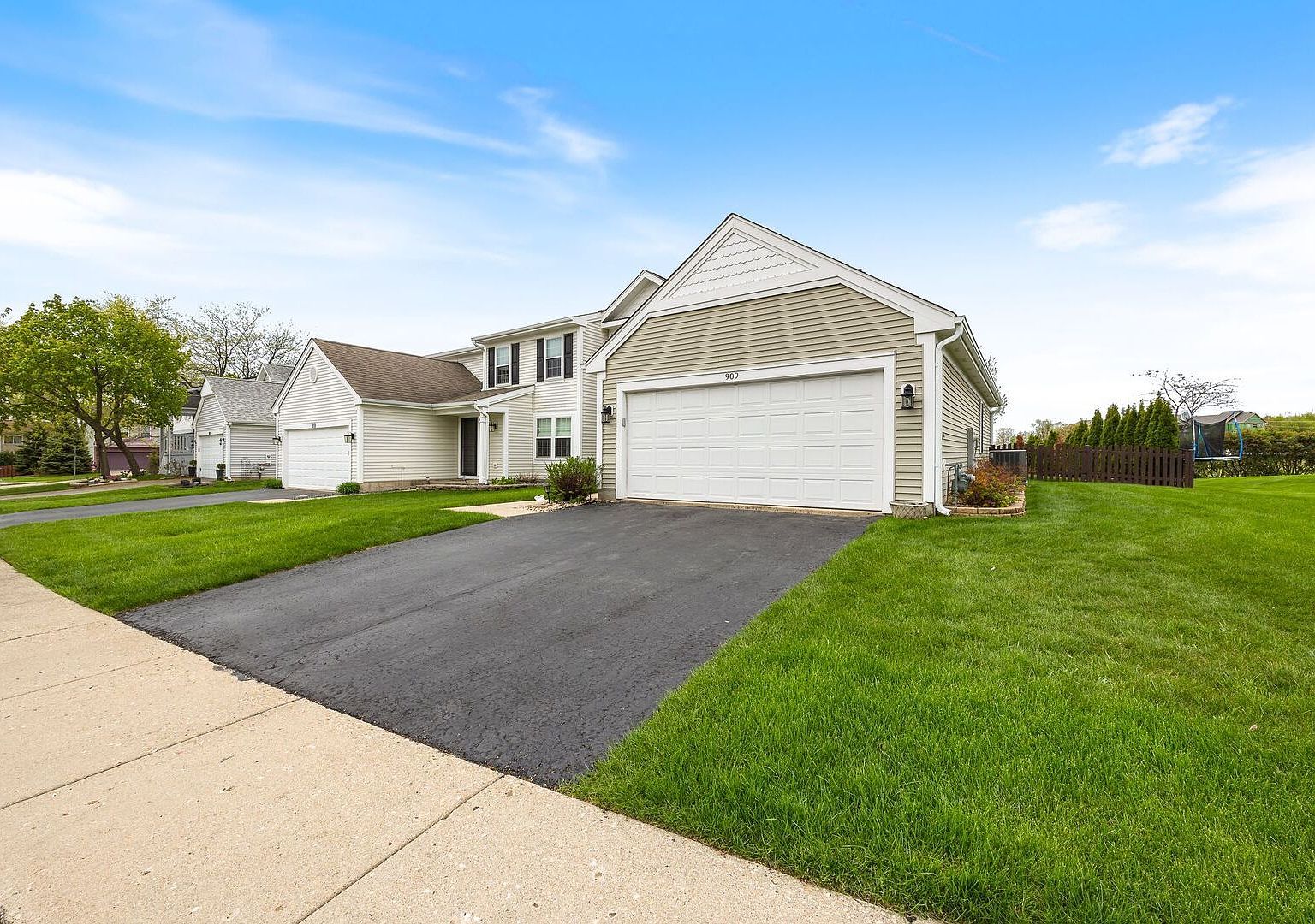 909 Fox Chase Dr Round Lake Beach, IL 60073 - Thumbnail 4