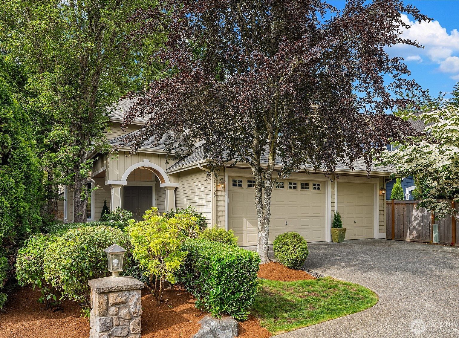 27422 SE 8th Pl Sammamish, WA 98075 - Thumbnail 4