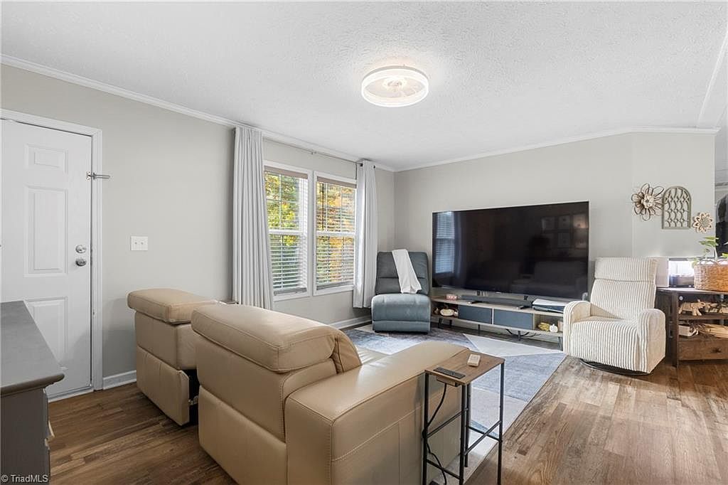 189 Panther Ln Thomasville, NC 27360 - Thumbnail 4