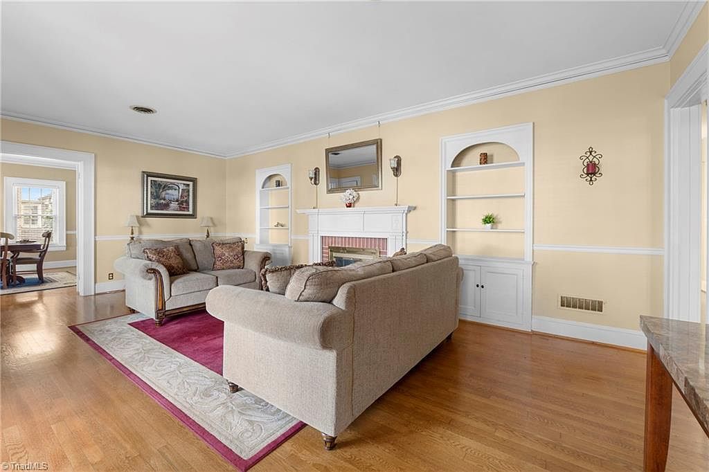 403 Spring St Thomasville, NC 27360 - Thumbnail 4