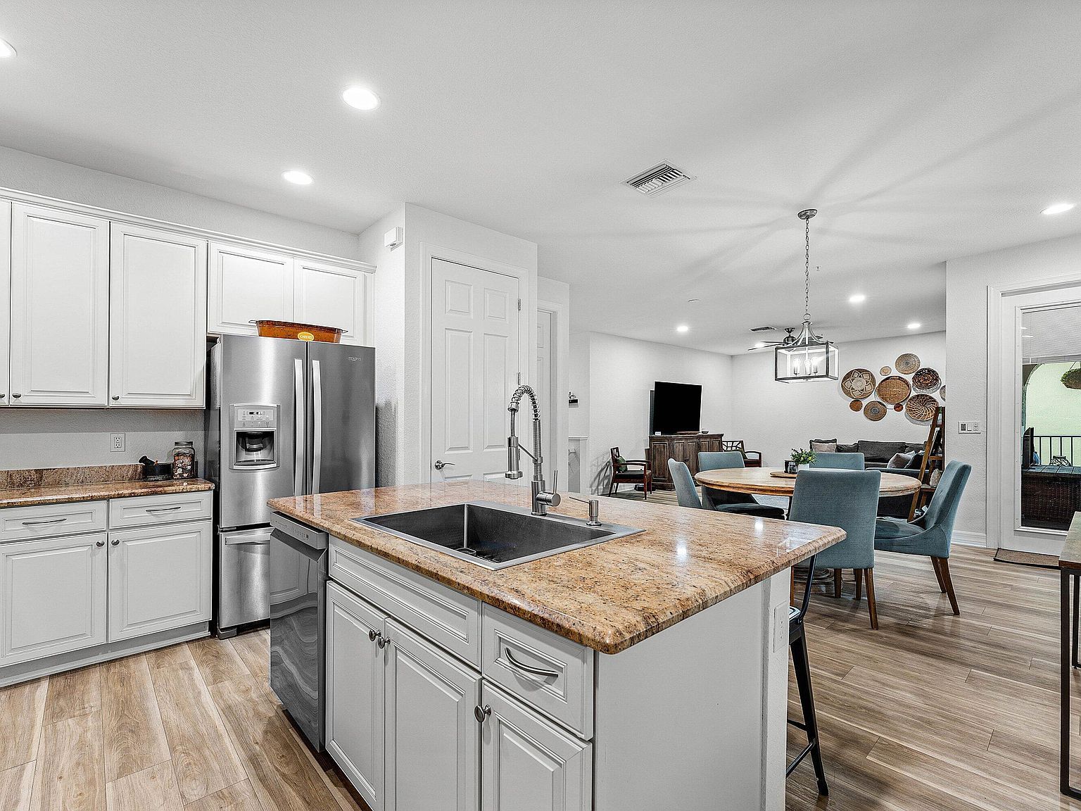 1056 Community Dr Jupiter, FL 33458 - Thumbnail 4