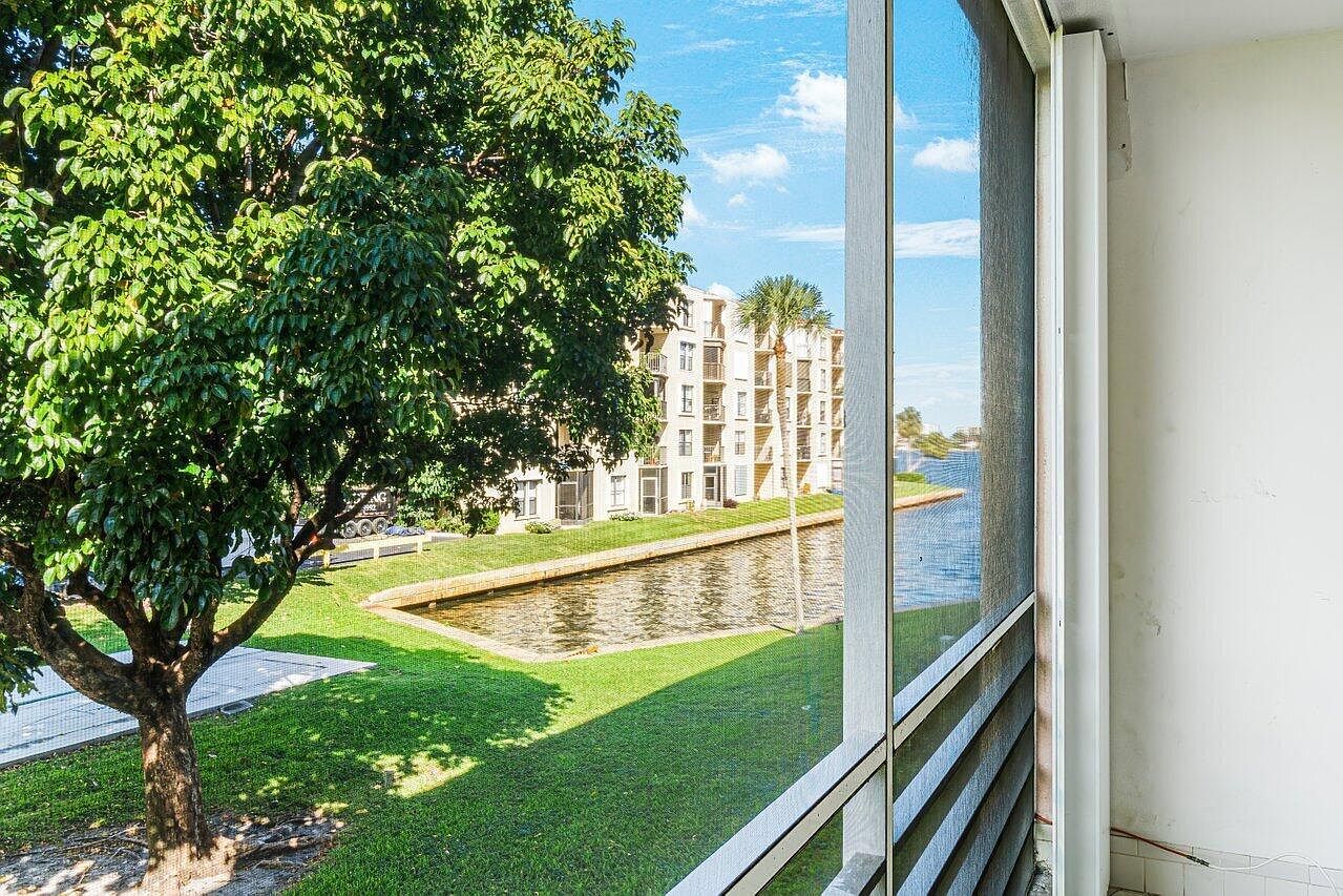 200 Waterway Dr S APT 202 Lantana, FL 33462 - Thumbnail 4