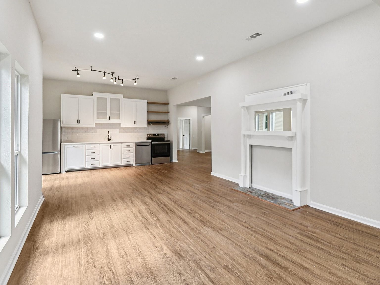 403 S Willomet Ave Dallas, TX 75208 - Thumbnail 4